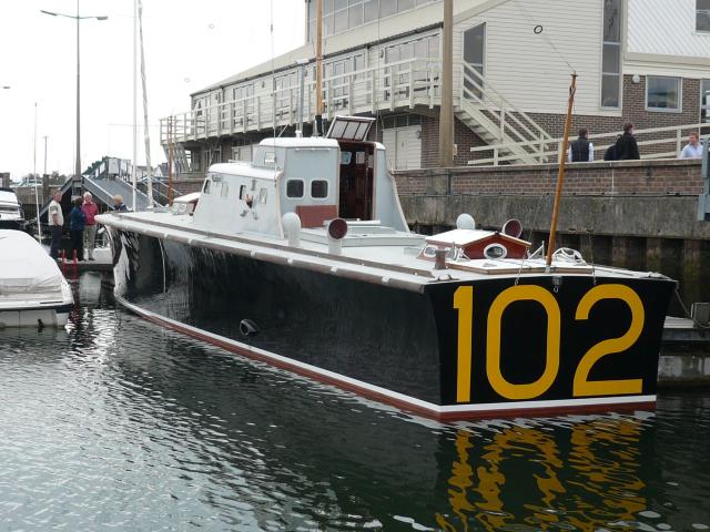 HSL 102 stern facing