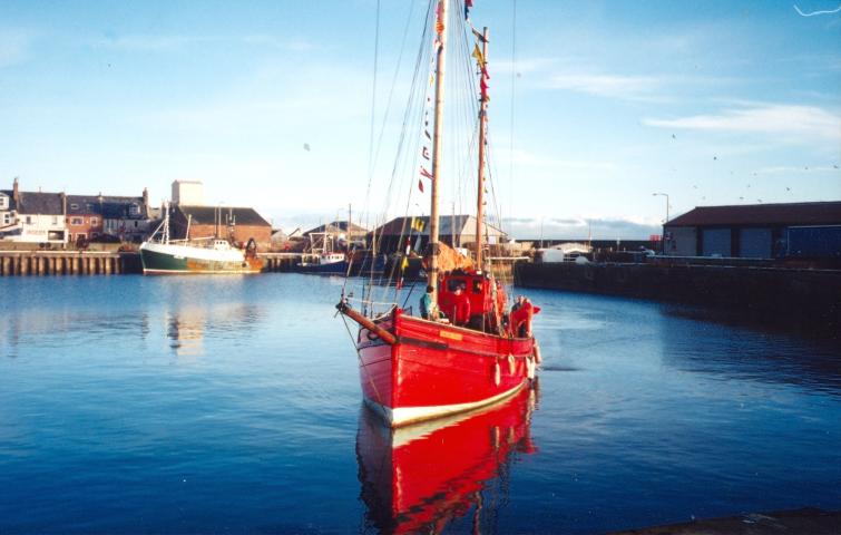 FAMILY'S PRIDE - manouvering in Dundee Docks. Bow from port quarter.