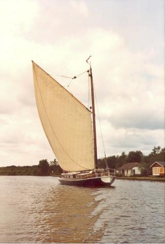 Solace under sail - bow view