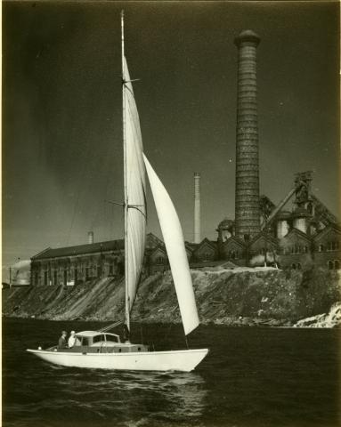 White Rose - starboard bow view