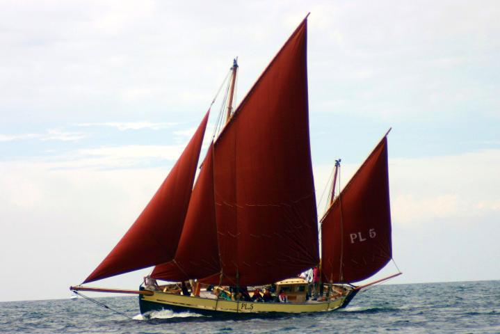 White Heather - under way, starboard view, Peel 2008