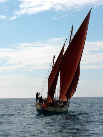 White Heather - under sail, bow view