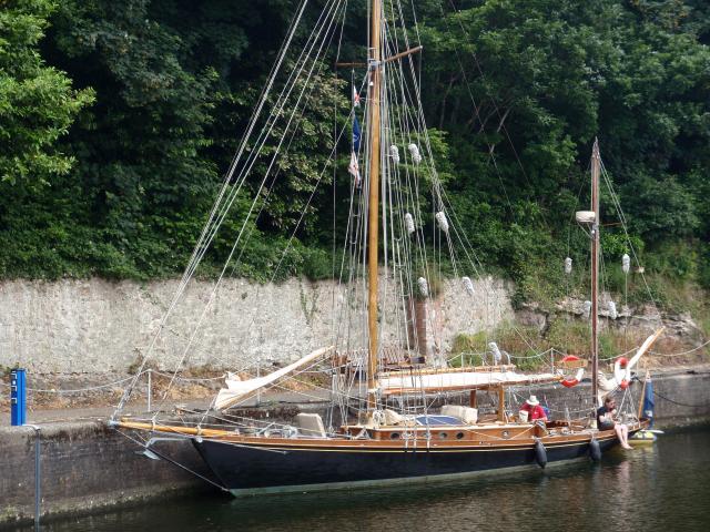 Española - Alongside at Port Dinorwic, Menai Straits, 2014