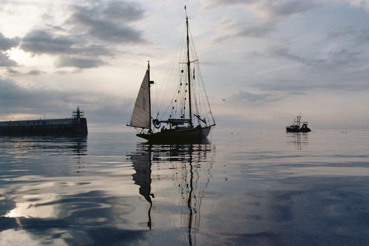 Española - At anchor in  Peel Bay (2006) (Photo comp entry)