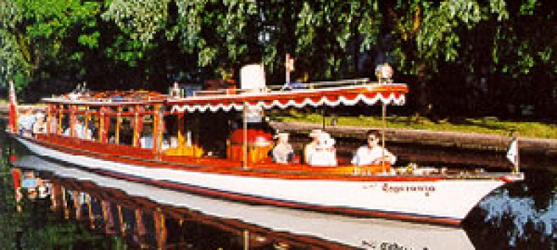 THAMES ESPERANZA - underway. Starboard bow looking aft.