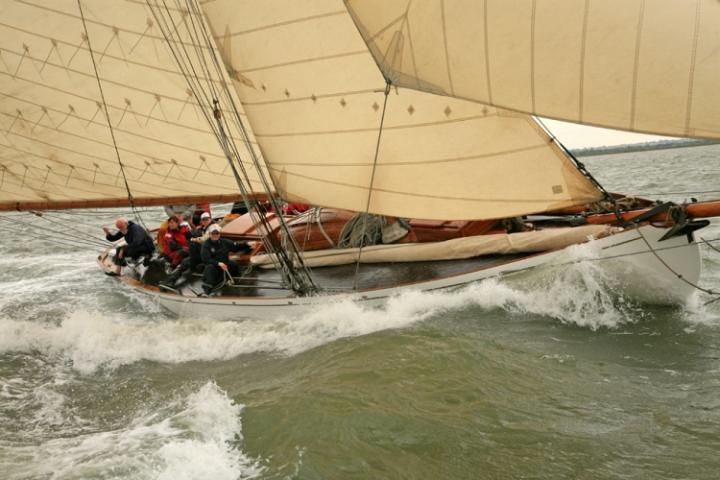 HARDY - under sail, close up - starboard view