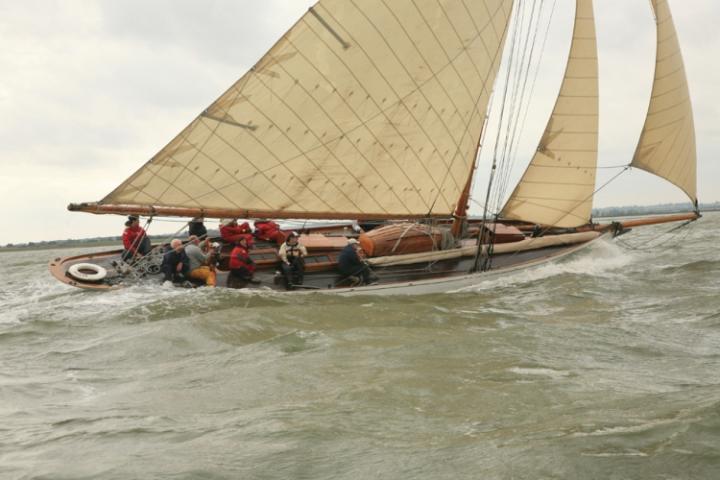 HARDY - under sail, starboard view