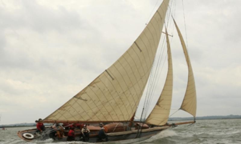 HARDY - under sail, starboard view