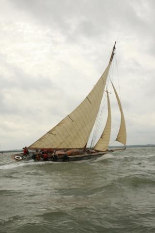 HARDY - under sail, starboard view