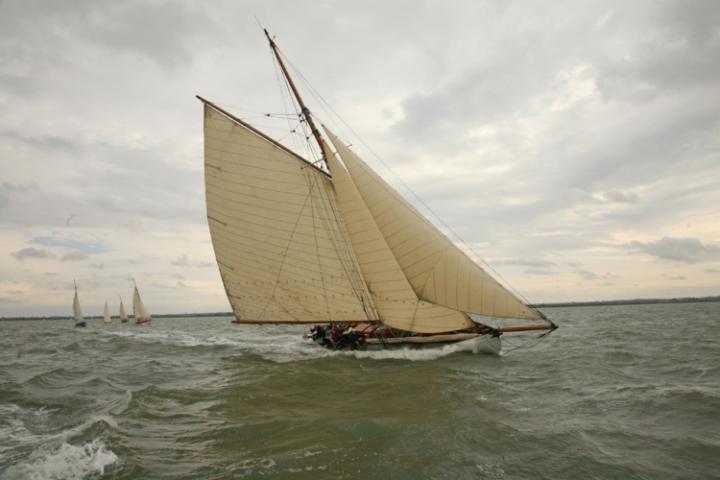 HARDY - under sail, starboard view