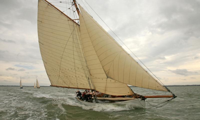 HARDY - under sail