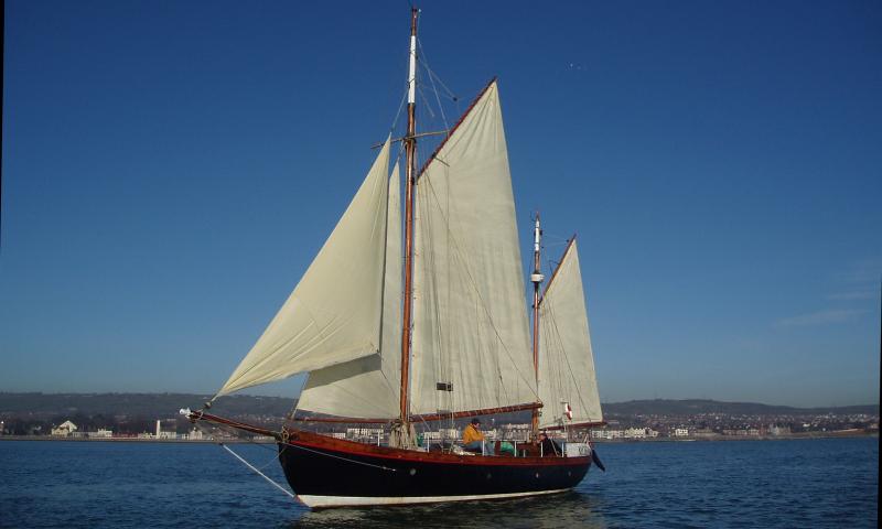 Morna under sail - port side