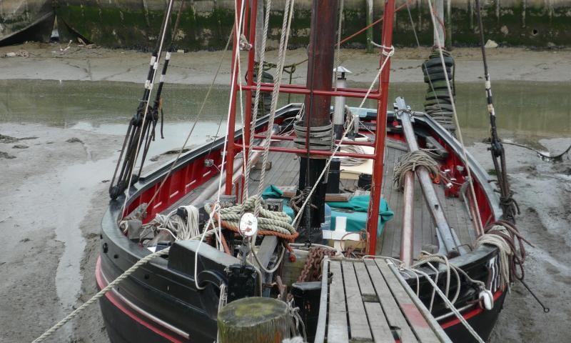 Stormy Petrel in her mud berth - bow view