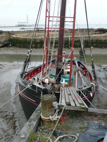 Stormy Petrel in her mud berth - bow view