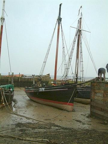 Stormy Petrel - starboard bow