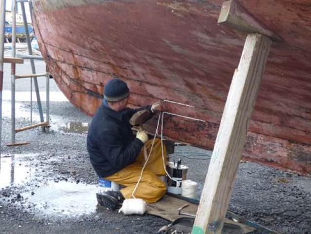 Shemaron - Caulking the hull