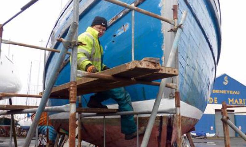 Shemaron - Painting the hull