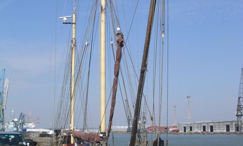 Kenya Jacaranda alongside - starboard bow
