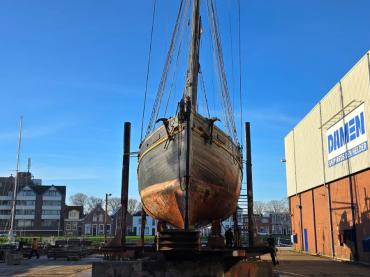 Nordlys' bow on slip