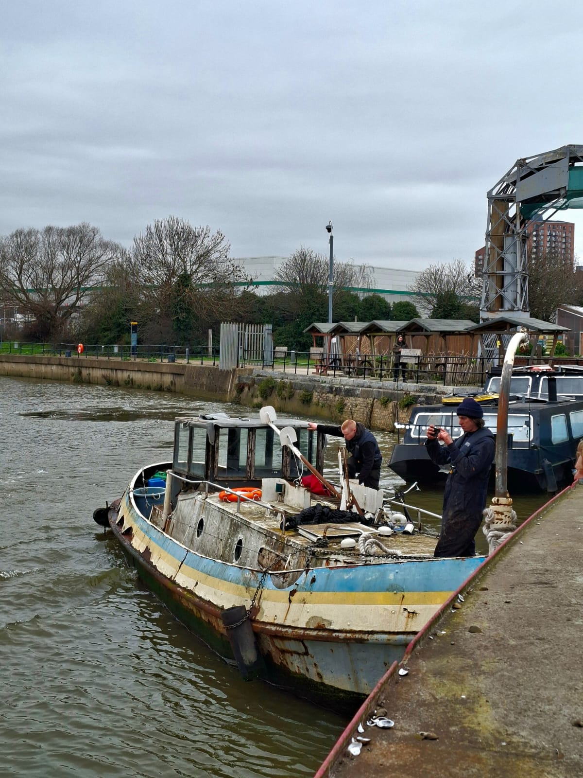 Showery being moved from Reeds Wharf to Cody Dock