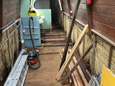 De-rusting Ivy Hotholer's hull