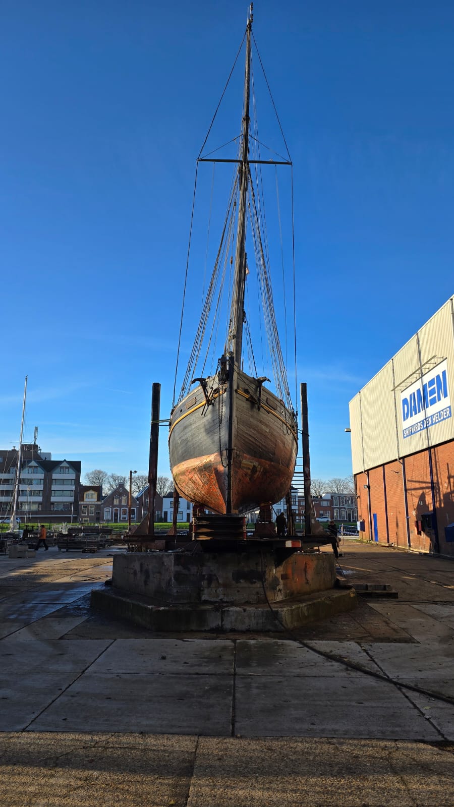 Nordlys' bow on slip