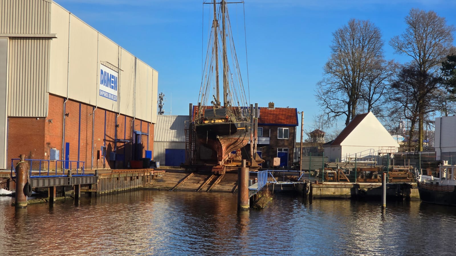 Nordlys' stern on slip