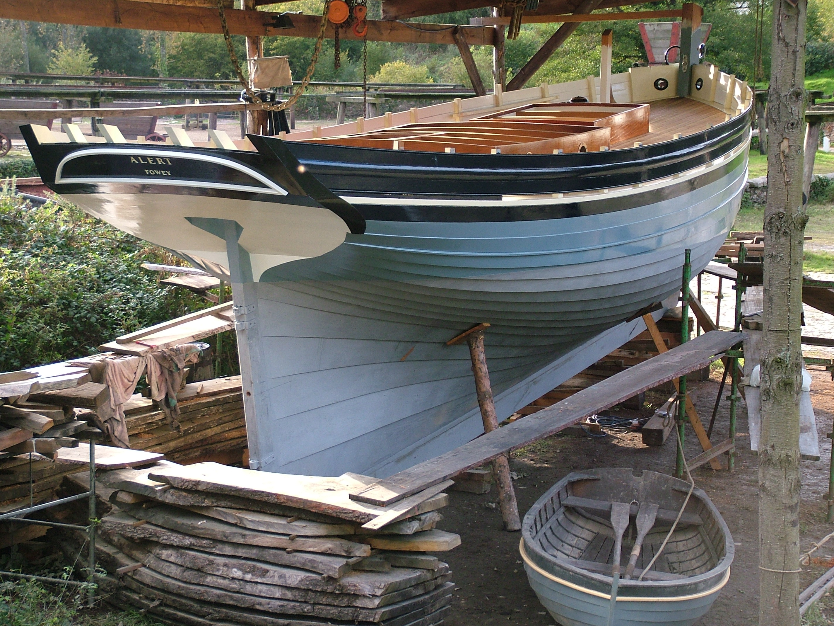 Alert stern facing