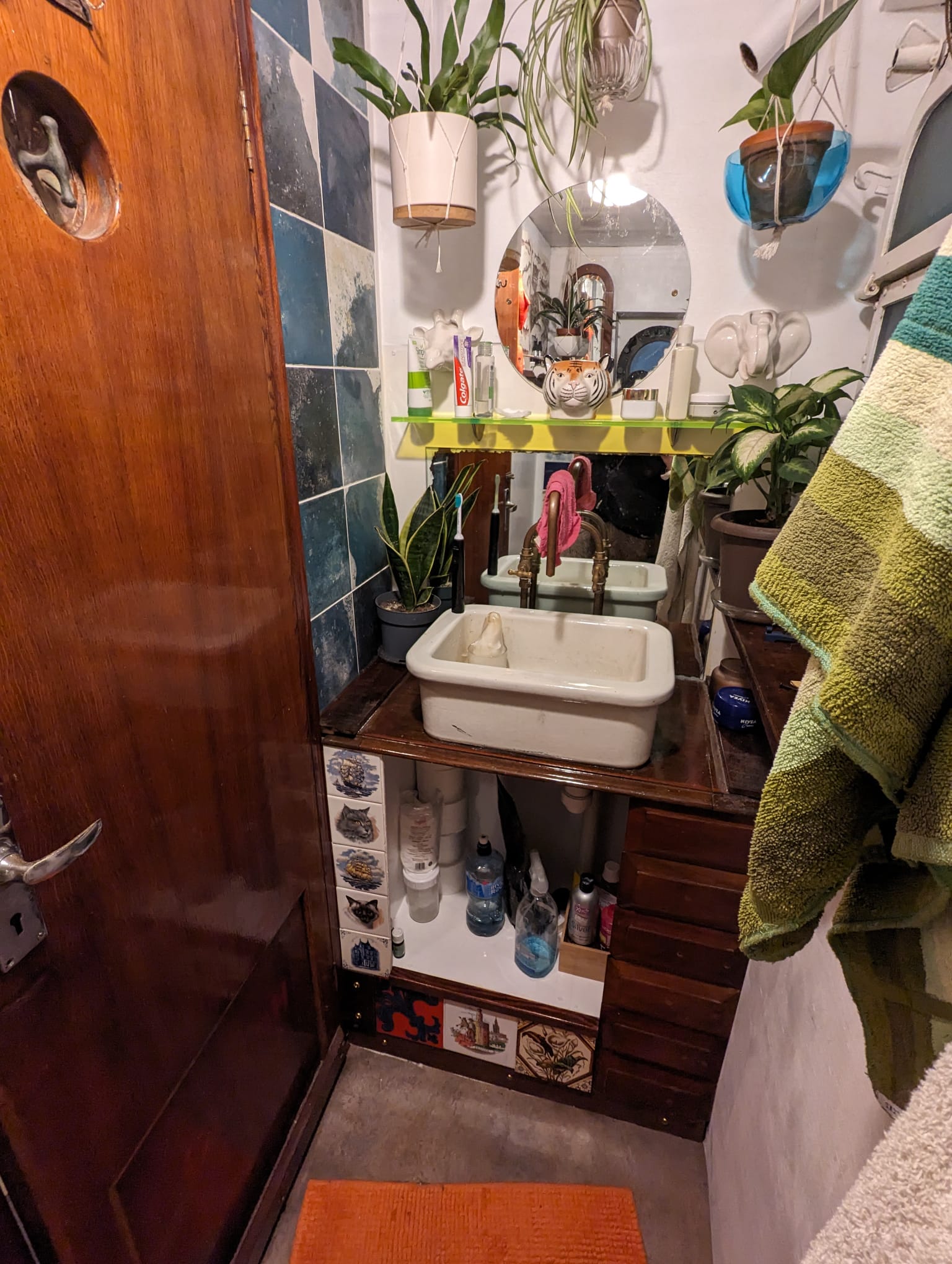 Elkstone - wash room