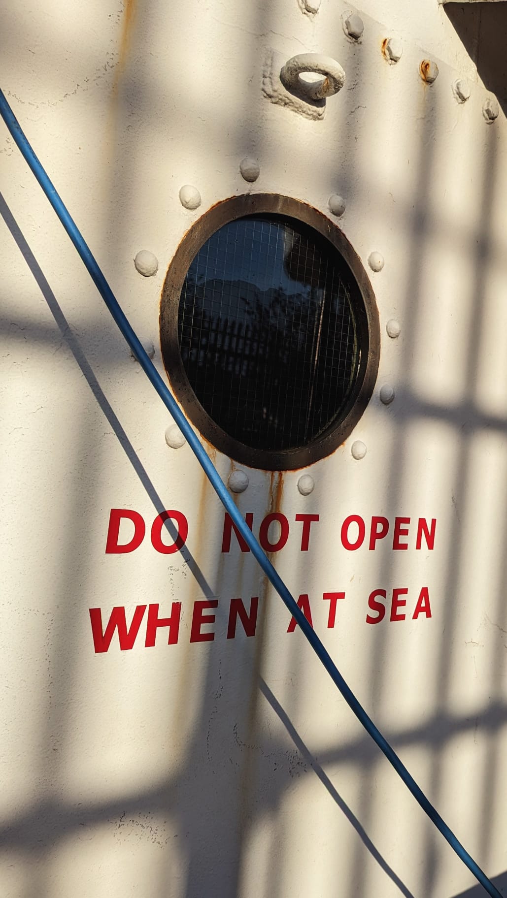 Elkstone - port hole