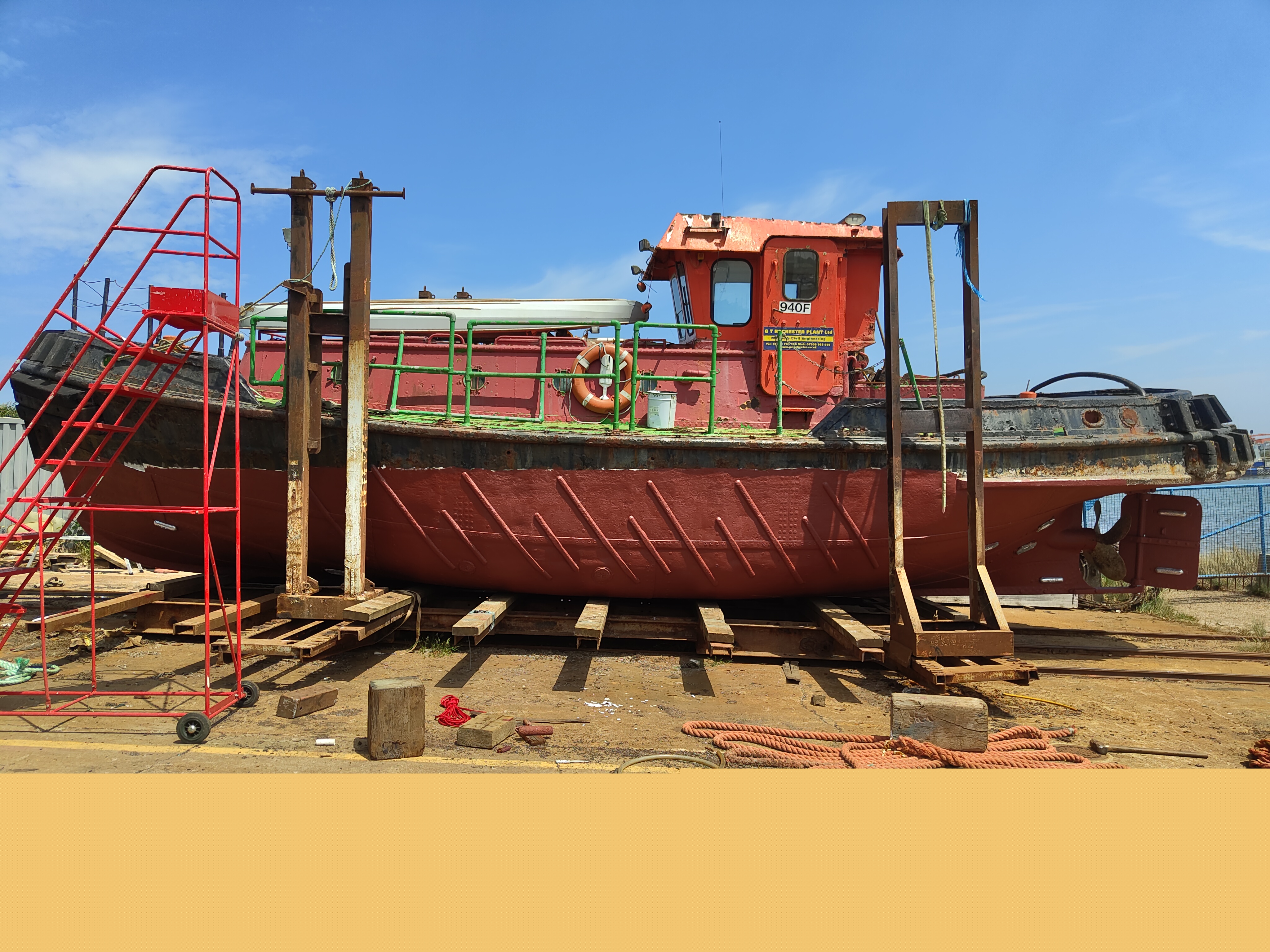 Plaudit on the stand