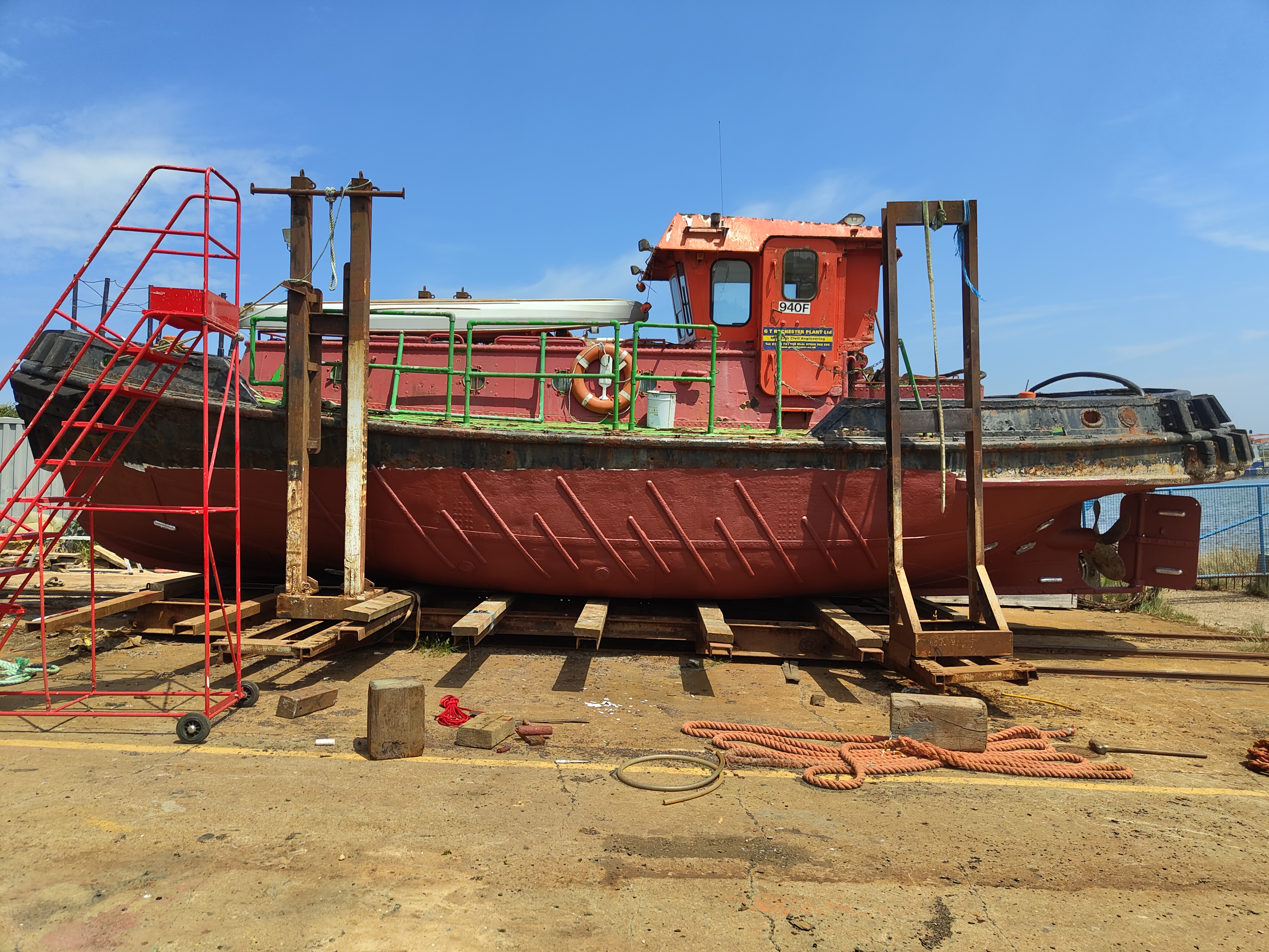 Plaudit on the stand