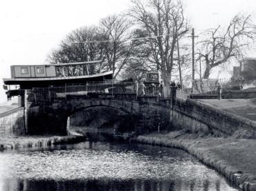 Victoria arrives in Linlithgow, March 1978