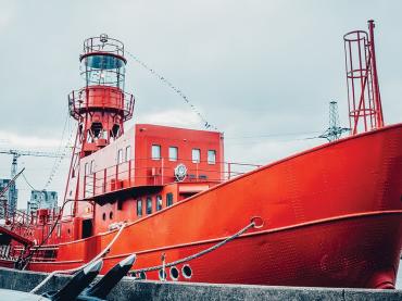 LV95 from the quayside at Trinity Buoy Wharf