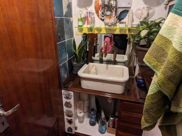 Elkstone - wash room